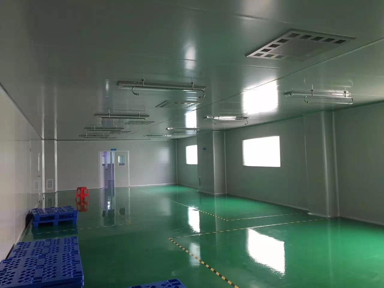 祝贺君鸿净化承接佛山市某某日用品有限公司一期生产车间装修工程(图1)