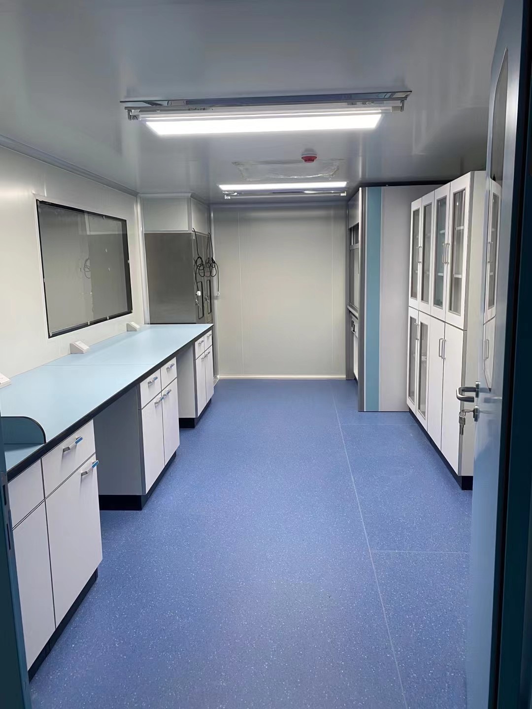 祝贺广州君鸿净化承接广州某化学有限公司实验楼水性研发室改造装修系统工程安装服务。(图1) 祝贺广州君鸿净化承接广州某化学有限公司实验楼水性研发室改造装修系统工程安装服务。(图1)