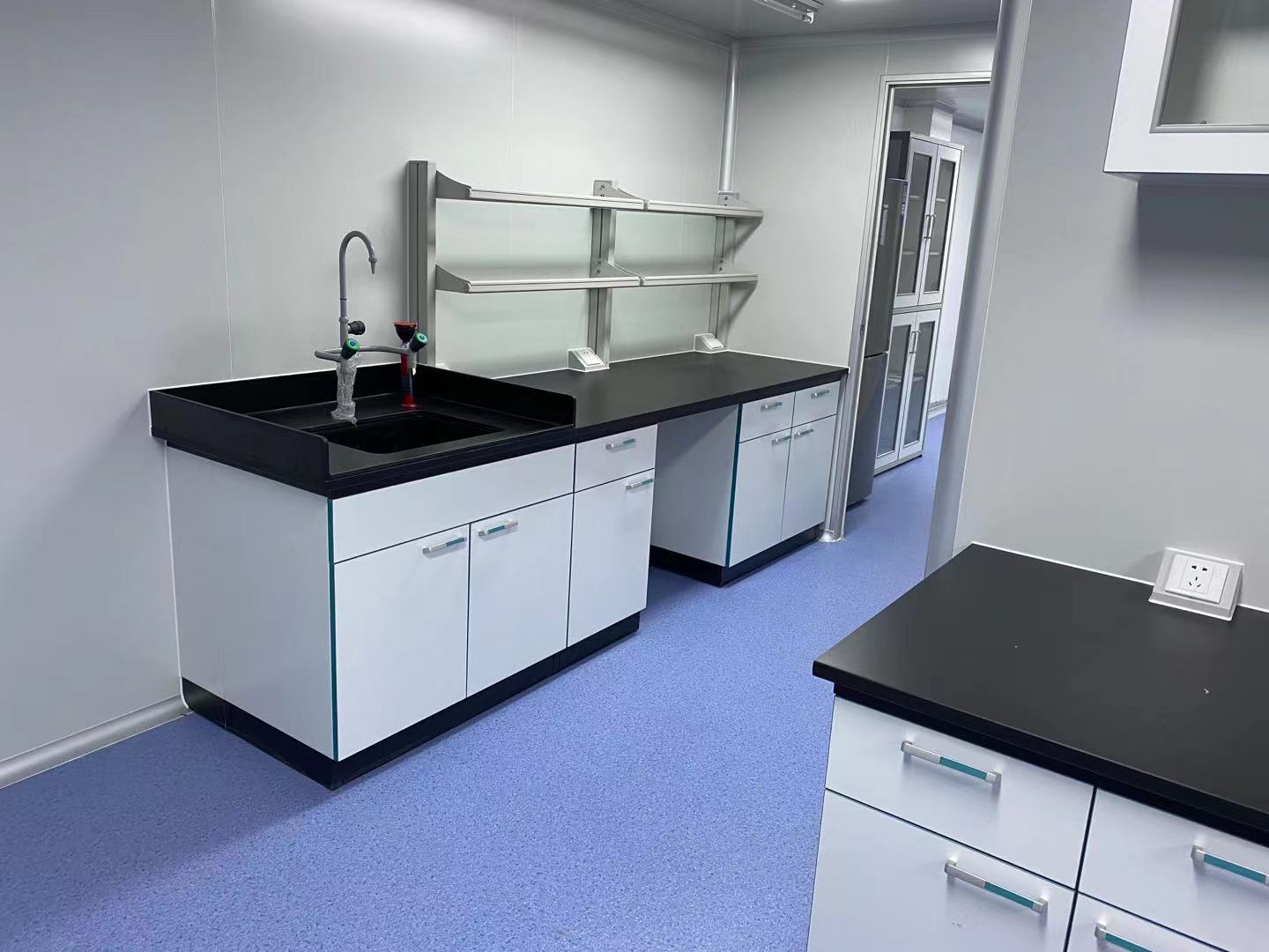 祝贺广州君鸿净化承接广州某化学有限公司实验楼水性研发室改造装修系统工程安装服务。(图3) 祝贺广州君鸿净化承接广州某化学有限公司实验楼水性研发室改造装修系统工程安装服务。(图3)